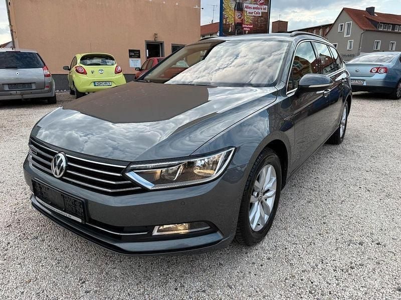 Grau Gebraucht 2016 VW Passat Comfortline Kombi | 9.999 € (Guter Preis) - Bild 1/4