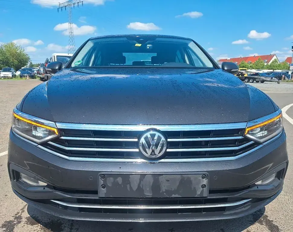 Gebraucht VW Passat Style 120 PS (88 kW) 2019 Grau Limousine