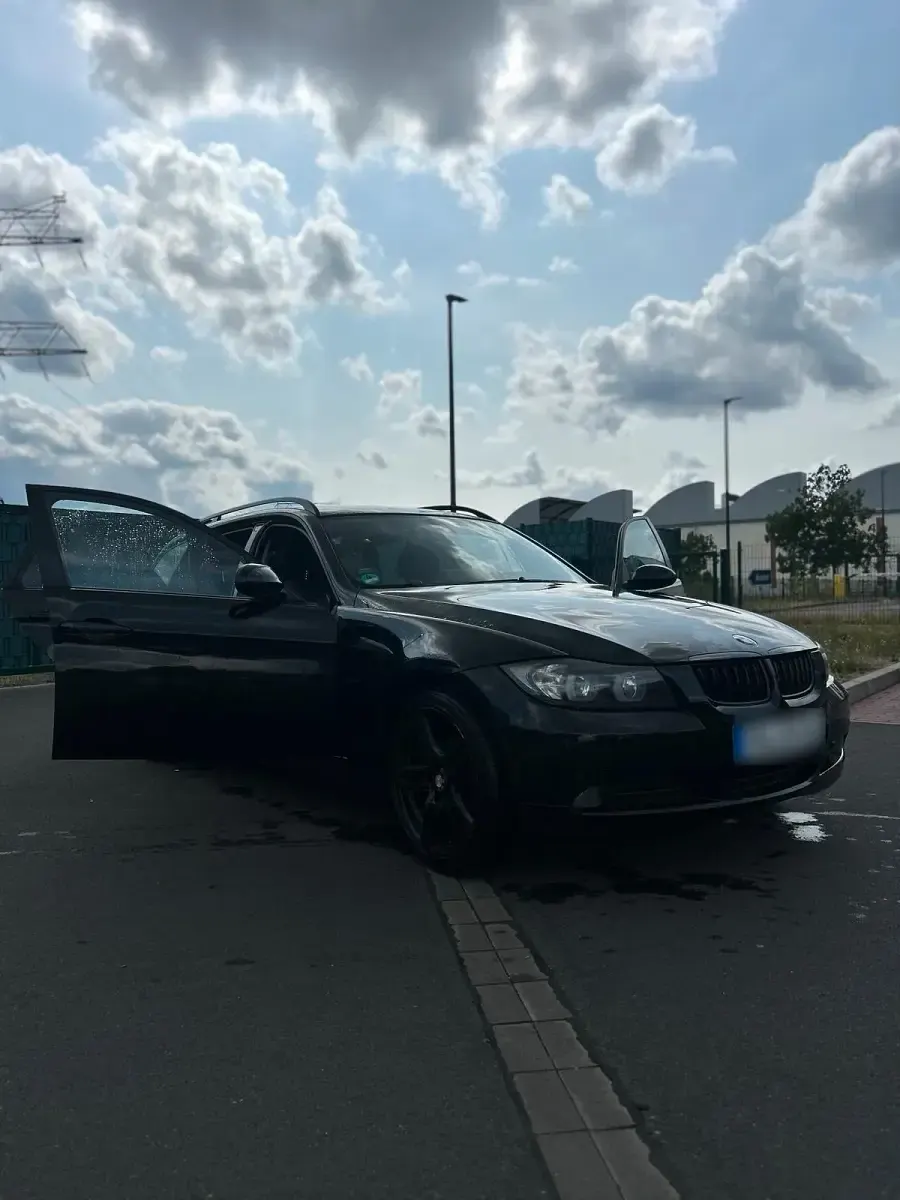Gebraucht BMW 318 129 PS (94 kW) 2007 Schwarz Kombi