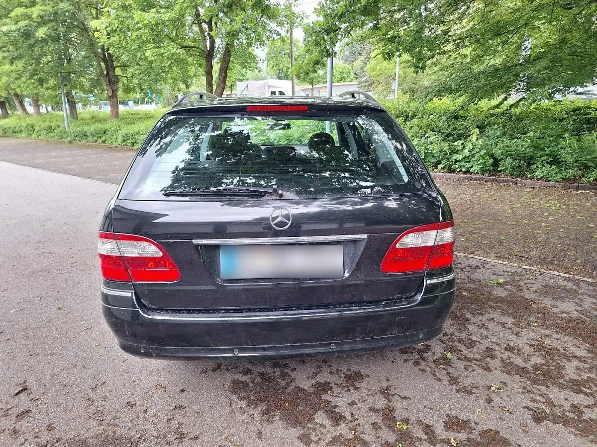 Gebraucht Mercedes E240 160 PS (117 kW) 2004 Schwarz Kombi