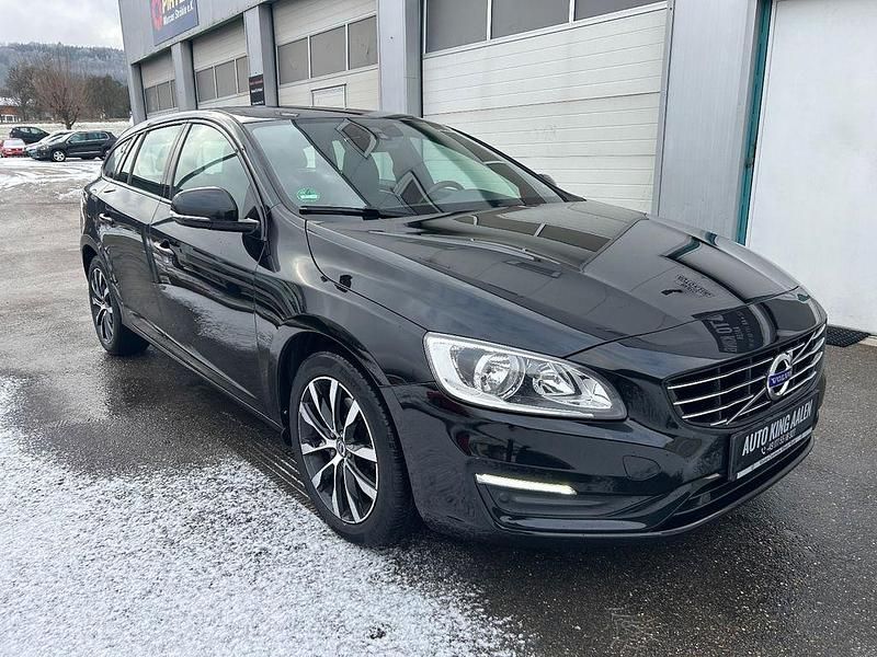 Schwarz Gebraucht 2017 Volvo V60 Linje Svart Kombi | 10.790 € (Fairer Preis) - Bild 1/4