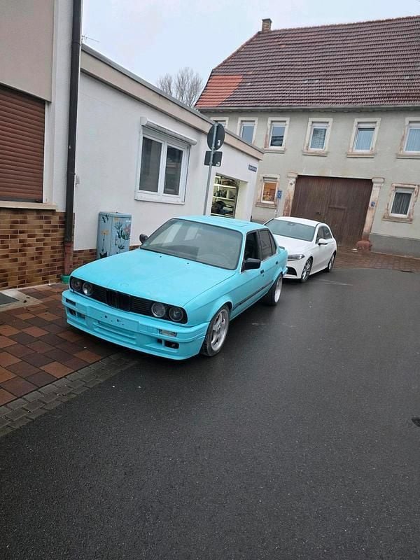 Gebraucht BMW 335 211 PS (155 kW) 1990 Blau Limousine