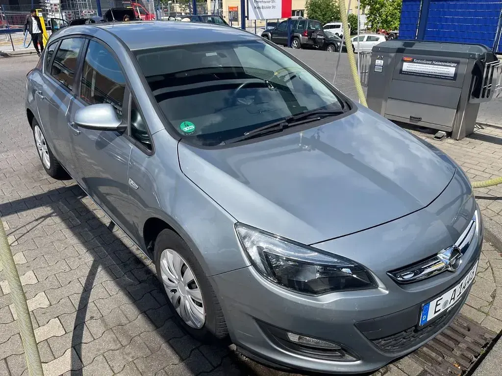 Gebraucht Opel Astra Selection 120 PS (88 kW) 2015 Grau Limousine