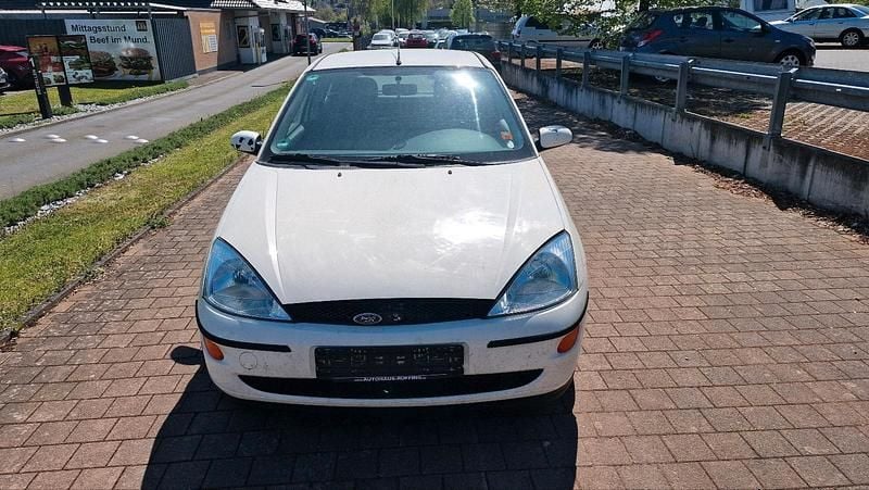 Usado Ford Focus 75 HP (55 kW) 2000 Branco Coupé