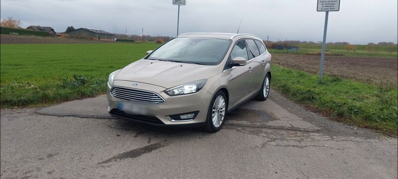 Grau Gebraucht 2015 Ford Focus Titanium Kombi | 7.999 € (Superpreis) - Bild 1/4