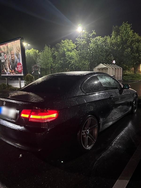 Gebraucht BMW 325 218 PS (160 kW) 2008 Schwarz Coupé