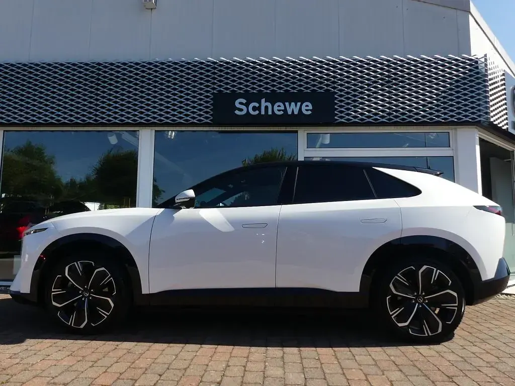 Neu Mazda CX-6e Takumi-Line 189 kW (258 PS) 2026 Multitone crystal white pearl SUV