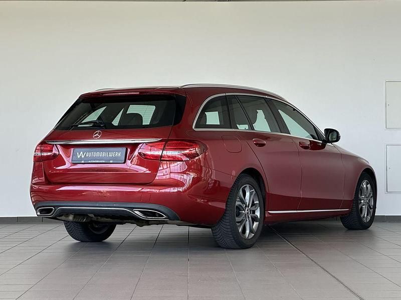 Używany Mercedes C250 211 KM (155 kW) 2017 Czerwony Kombi