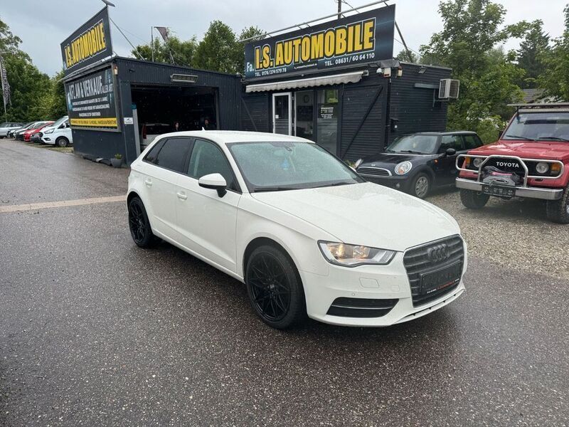 Weiß Gebraucht 2014 Audi A3 Sportback Ambiente Limousine | 8.399 € (Fairer Preis) - Bild 1/4