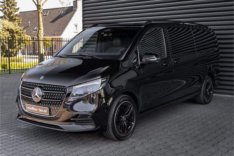 Gebraucht Mercedes V300 AMG line 241 PS (177 kW) 2025 Schwarz Van / Kleinbus