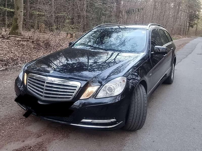 Second-hand Mercedes E250 204 CP (150 kW) 2012 Negru Break