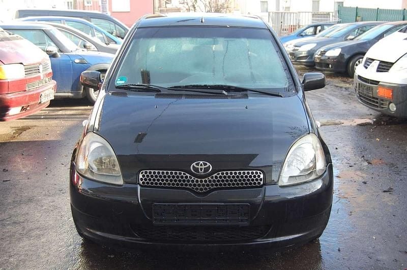 Gebraucht 2001 Toyota Yaris Terra Limousine | 1.899 € (Teuer) - Bild 1/4