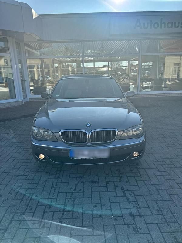 Gebraucht BMW 750 367 PS (269 kW) 2005 Grau Limousine