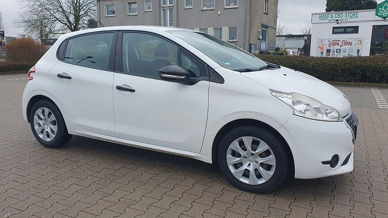 Gebraucht Peugeot 208 Access 68 PS (50 kW) 2014 Weiß Kleinwagen