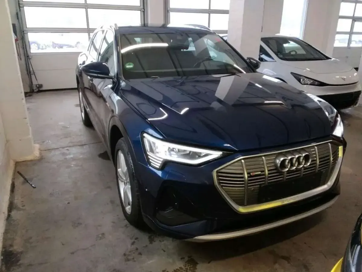 Gebraucht Audi e-tron S-Line 300 kW (408 PS) 2020 Navarrablau SUV