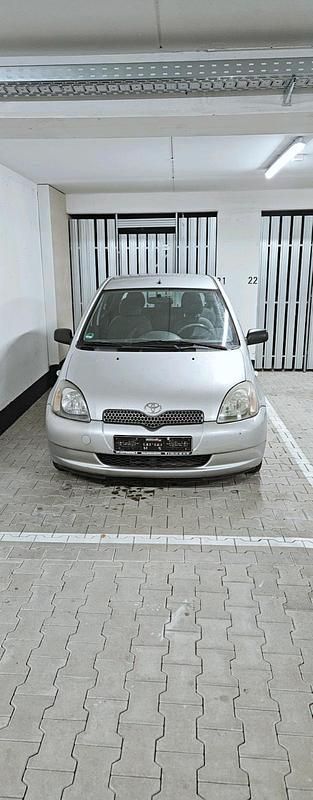 Grau Gebraucht 2001 Toyota Yaris Kleinwagen | 1.200 € (Guter Preis) - Bild 1/4