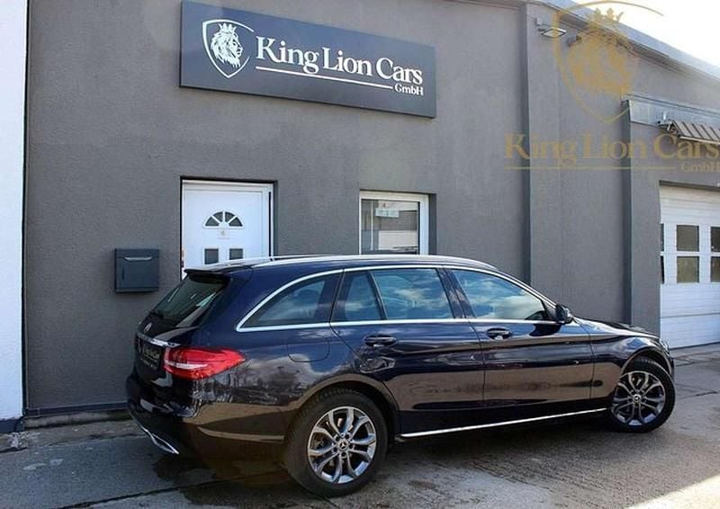 Gebraucht Mercedes C180 Avantgarde 156 PS (114 kW) 2018 Cavansitblau  lack Kombi