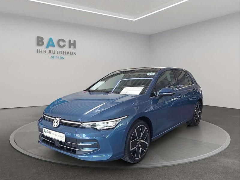 Anemonenblau metallic Gebraucht 2024 VW Golf VIII Style Limousine | 33.990 € (Teuer) - Bild 1/4