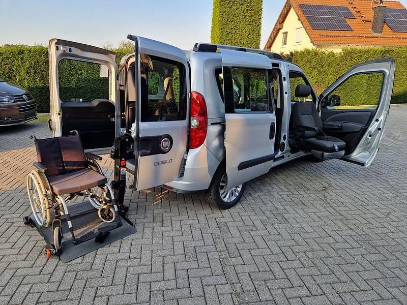 Silber Gebraucht 2012 Fiat Doblò Easy Van / Kleinbus | 15.999 € - Bild 1/4