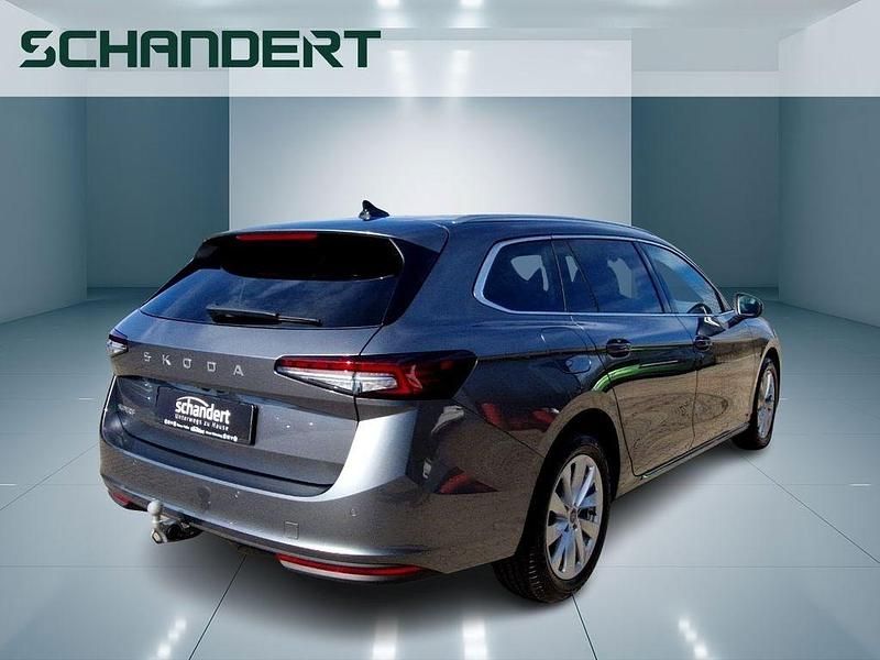 Neu Skoda Superb Selection 150 PS (110 kW) 2025 Graphitegrau metallic Kombi