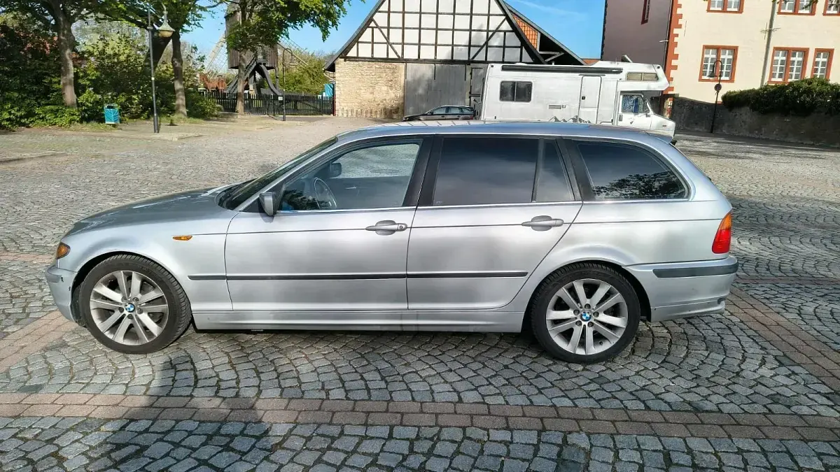 Gebraucht BMW 320 170 PS (125 kW) 2002 Silber Kombi