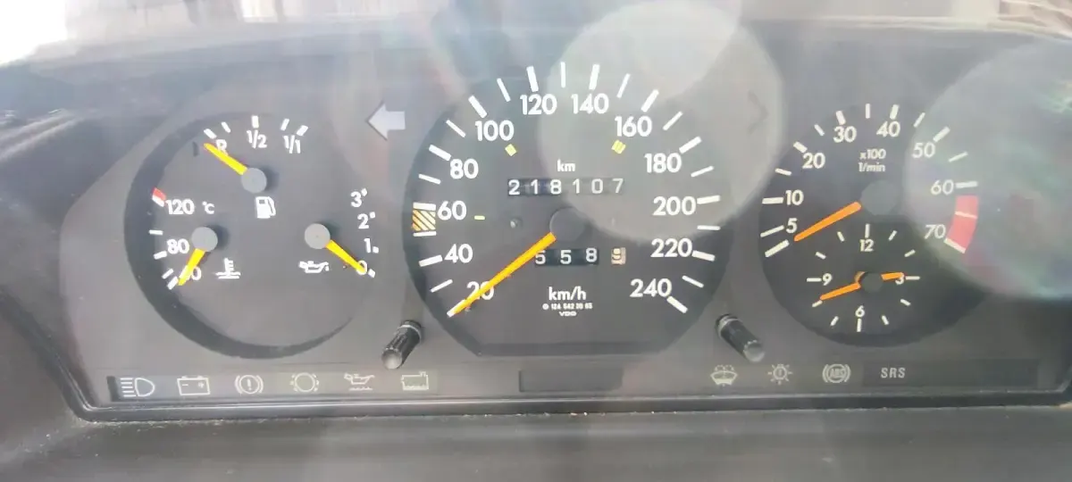 Gebraucht Mercedes E220 150 PS (110 kW) 1993 Braun Limousine