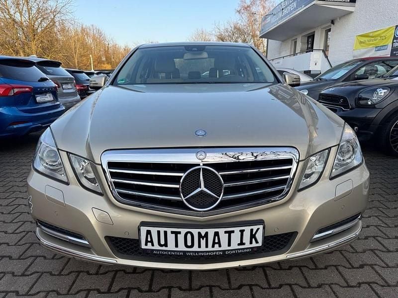 Gebraucht Mercedes E200 184 PS (135 kW) 2011 Beige Limousine