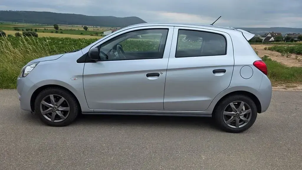 Gebraucht Mitsubishi Space Star Plus 71 PS (52 kW) 2014 Silber Van / Kleinbus