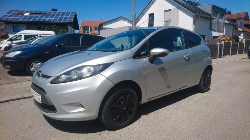 Gebraucht Ford Fiesta Trend 82 PS (60 kW) 2009 Silber Kleinwagen