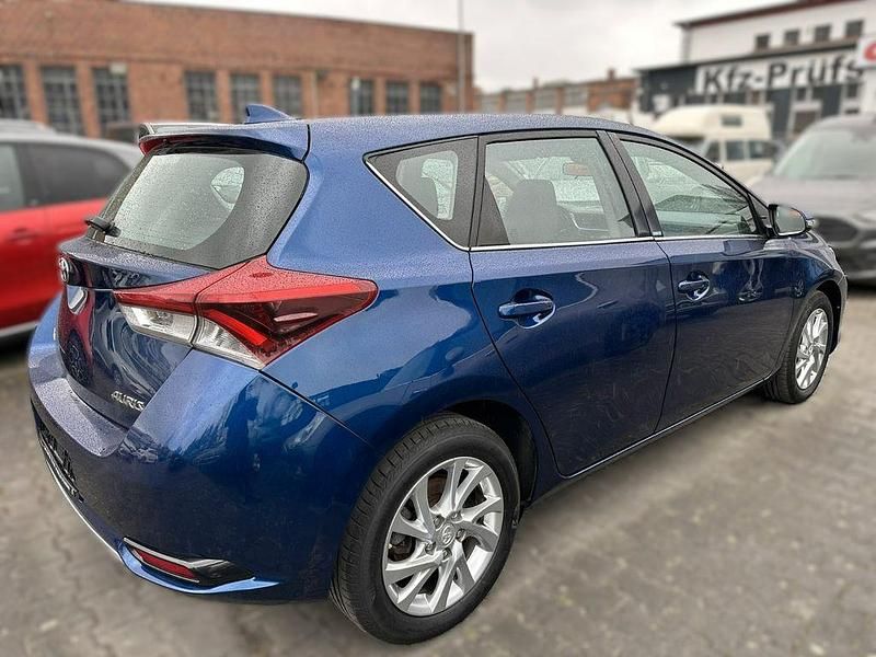 Gebraucht Toyota Auris Edition-S 116 PS (85 kW) 2016 Blau Limousine