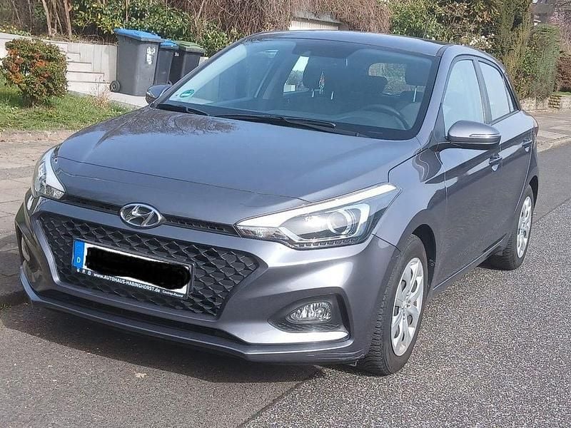 Gebraucht Hyundai i20 Active 101 PS (74 kW) 2018 Grau Kleinwagen