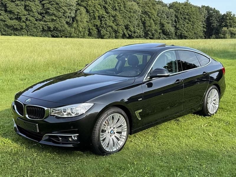 Schwarz Gebraucht 2015 BMW 330 Luxury Line Limousine | 19.500 € (Fairer Preis) - Bild 1/4