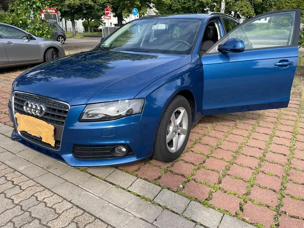 Gebraucht Audi A4 Ambiente 120 PS (88 kW) 2011 Blau Kombi