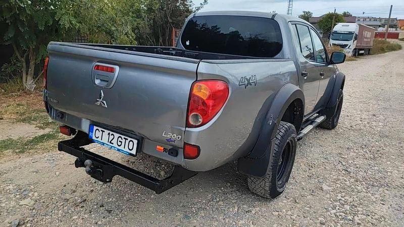 Gebraucht Mitsubishi L200 136 PS (100 kW) 2014 Grau Pickup