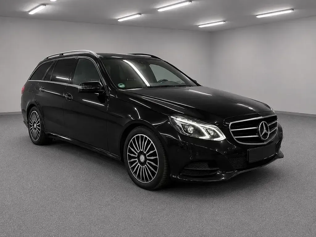 Second-hand Mercedes E220 170 CP (125 kW) 2016 Negru Berlinǎ
