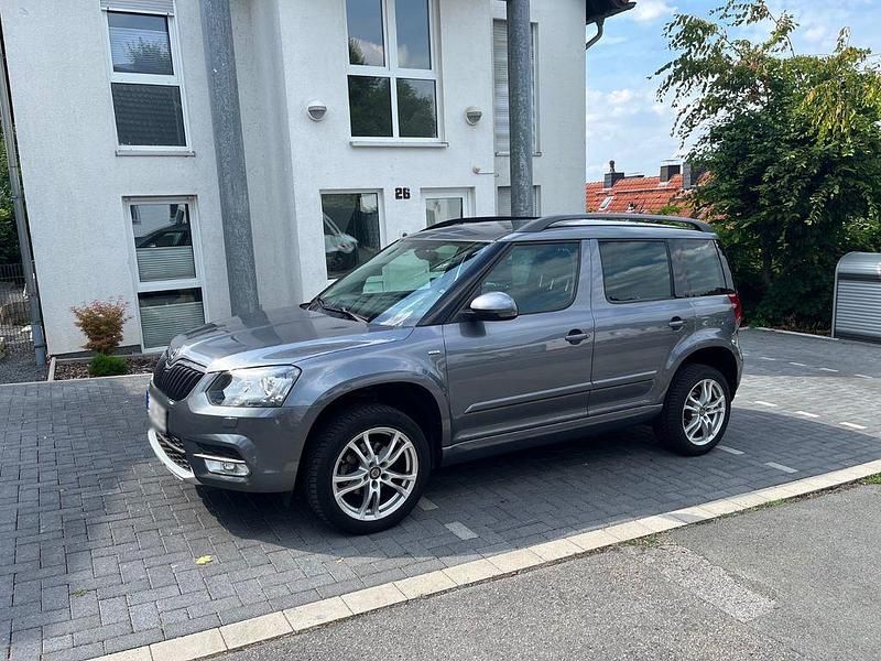 Grau Gebraucht 2017 Skoda Yeti Drive SUV | 9.600 € (Fairer Preis) - Bild 1/4