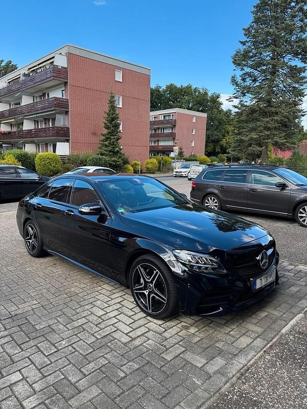 Schwarz Gebraucht 2021 Mercedes C220 AMG line Limousine | 29.999 € - Bild 1/4