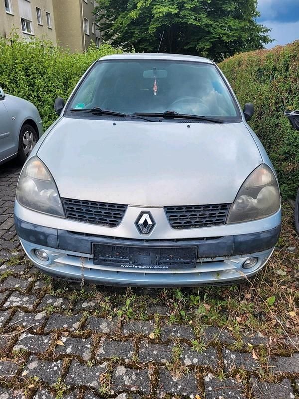 Silber Gebraucht 2002 Renault Clio II Kleinwagen | 450 € - Bild 1/4