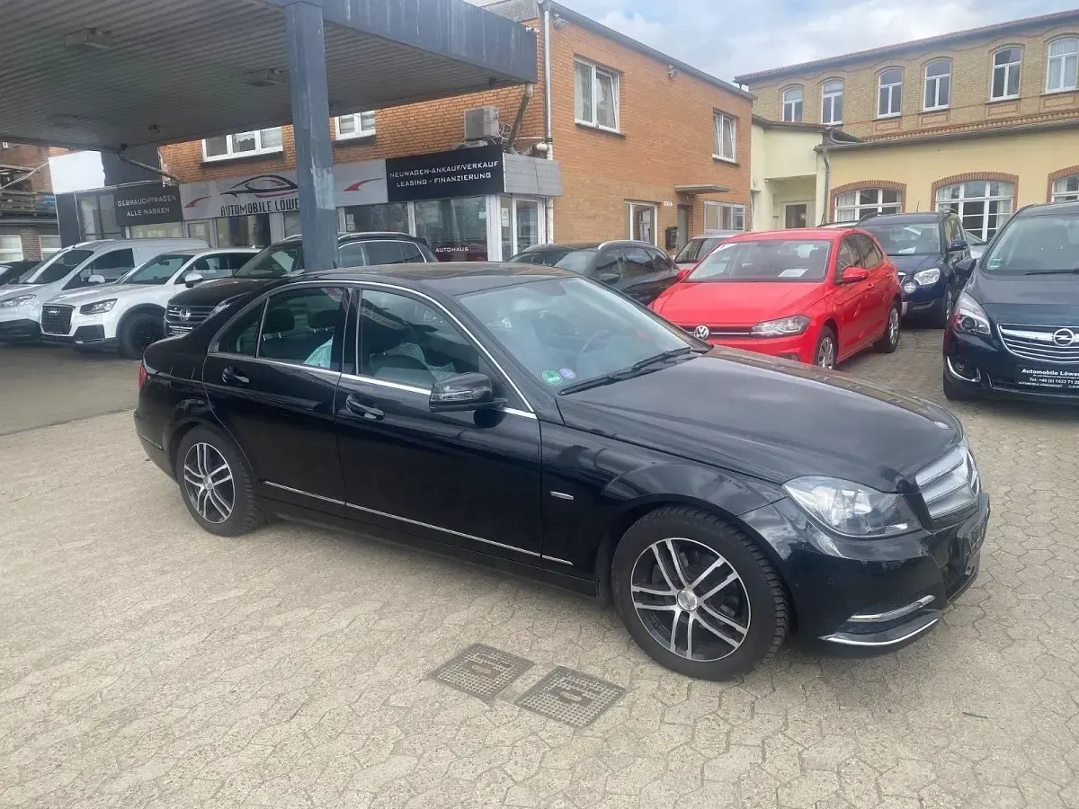 Gebraucht Mercedes C180 Avantgarde 156 PS (114 kW) 2011 Schwarz Limousine