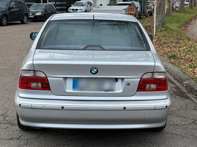 Second-hand BMW 530 193 CP (141 kW) 2003 Argintiu Berlinǎ