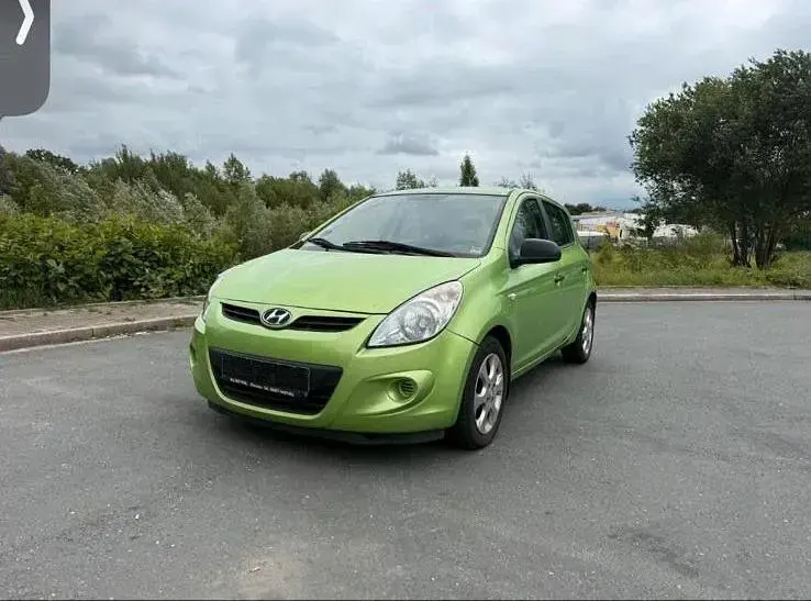 Gebraucht Hyundai i20 86 PS (63 kW) 2012 Grün Kleinwagen
