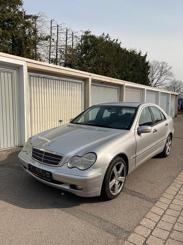 Gebraucht Mercedes C220 143 PS (105 kW) 2003 Limousine