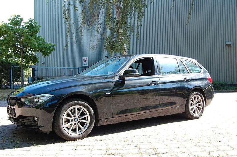 Black sapphire metallic Gebraucht 2014 BMW 316 Kombi | 13.600 € (Fairer Preis) - Bild 1/4