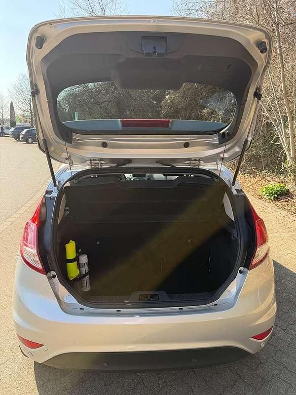 Gebraucht Ford Fiesta SYNC Edition 101 PS (74 kW) 2017 Silber Limousine