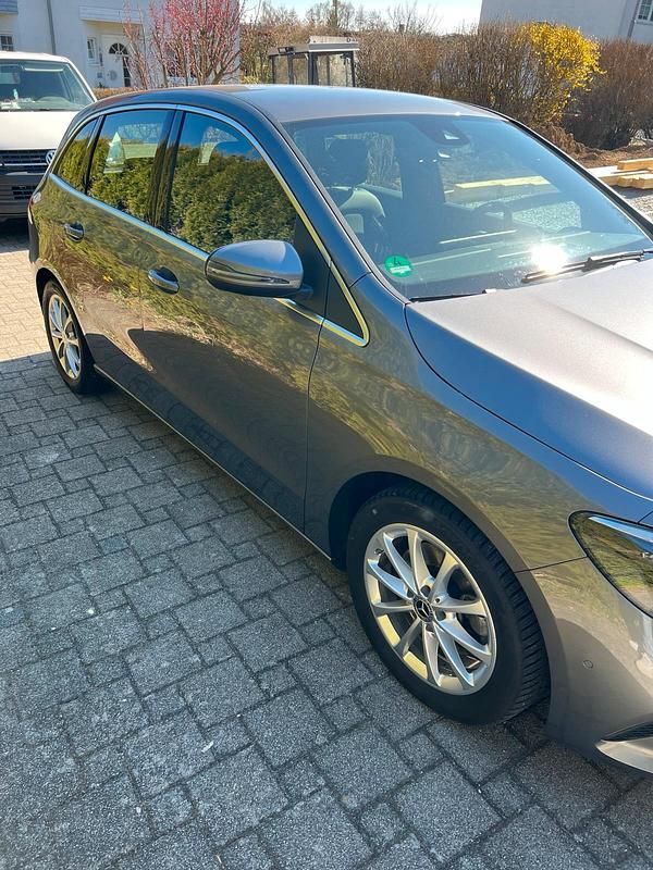 Gebraucht Mercedes B220 190 PS (139 kW) 2019 Grau Van / Kleinbus