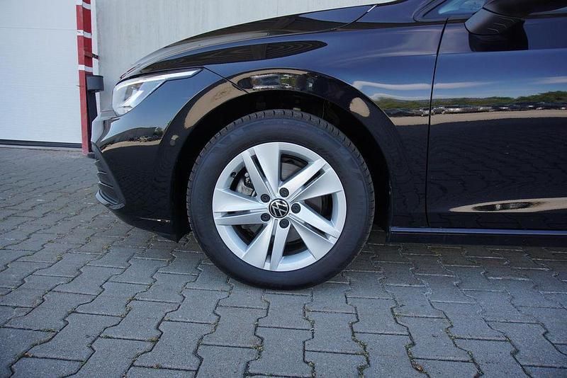 Second-hand VW Golf VIII 110 CP (80 kW) 2024 Negru Break