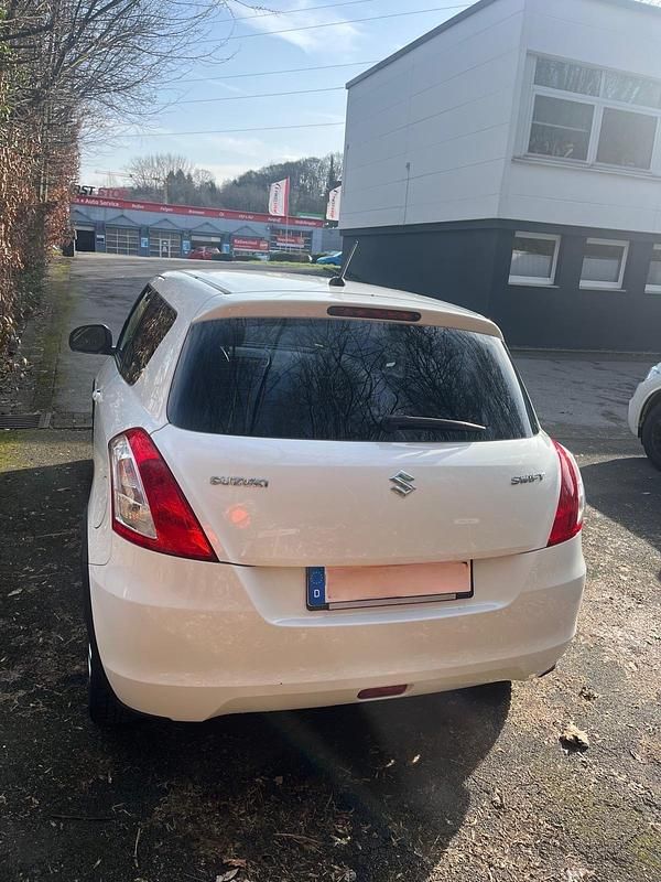 Gebraucht Suzuki Swift 94 PS (69 kW) 2012 Weiß Kleinwagen