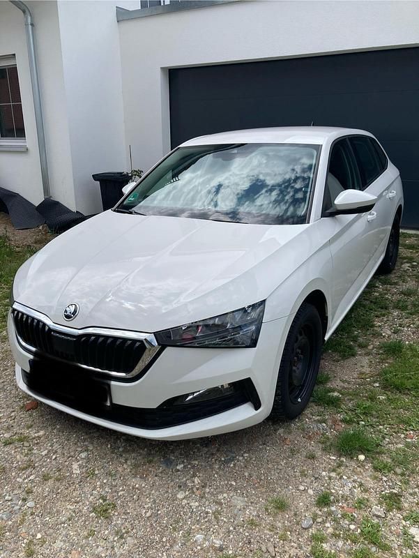 Weiß Gebraucht 2019 Skoda Scala Ambition Kleinwagen | 12.950 € (Guter Preis) - Bild 1/4