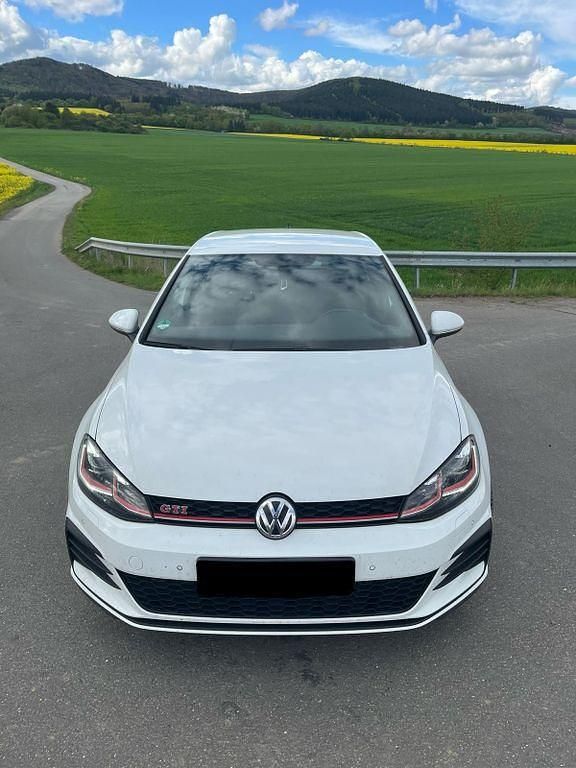 Weiß Gebraucht 2019 VW Golf VII GTI Limousine | 21.990 € (Fairer Preis) - Bild 1/4