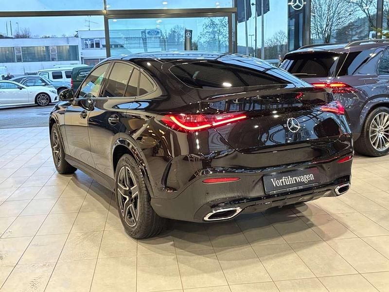 Gebraucht Mercedes GLC220 AMG line 197 PS (144 kW) 2025 Metalliclack obsidianschwarz Coupé